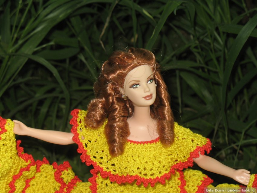 Вязаные платья для кукол Барби