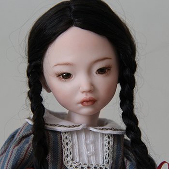 Фарфоровая кукла