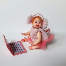 Немного похулиганила я с авторской куколкой 11 см - "Я здесь пока поработаю..."