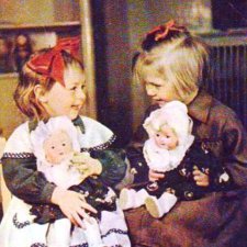 Куклы и их воспитанники.