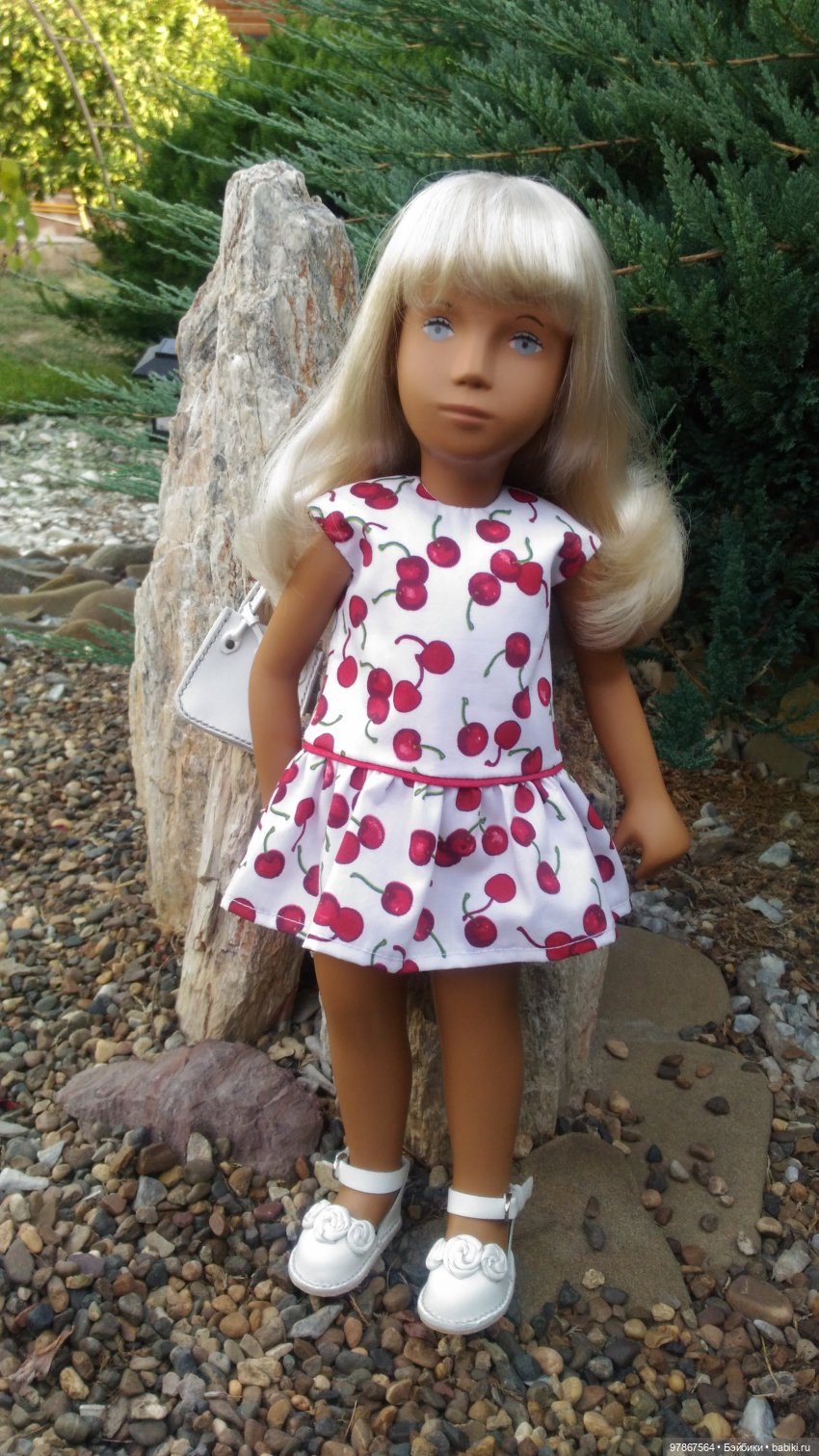 Sasha doll. Платье "вишенки" и сумочка с босоножками (фото 3)