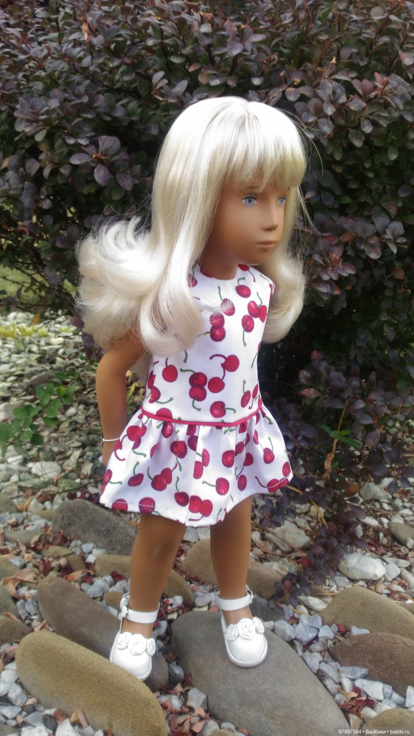Sasha doll. Платье "вишенки" и сумочка с босоножками (фото 2)