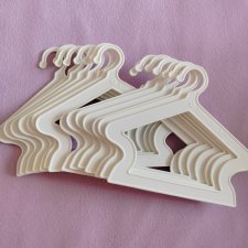 Вешалки для кукольной одежды