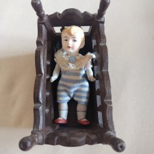 Бретонская колыбелька с куколкой