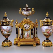 Увлечение антиквариатом.