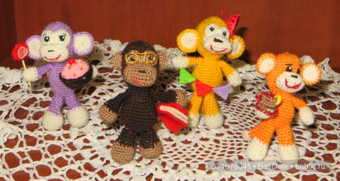 Озорные обезьянки ручной работы. Игрушки вязанные крючком
