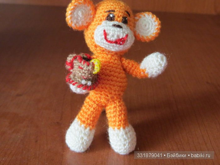 Озорные обезьянки ручной работы. Игрушки вязанные крючком