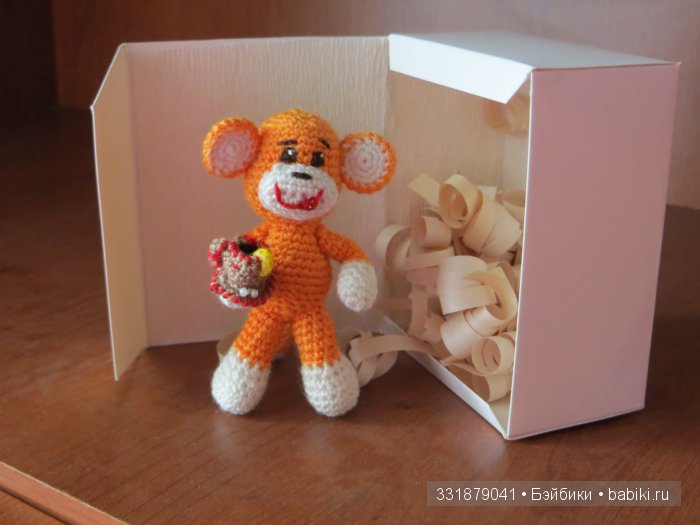 Озорные обезьянки ручной работы. Игрушки вязанные крючком