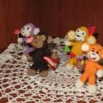 Озорные обезьянки ручной работы. Игрушки вязанные крючком