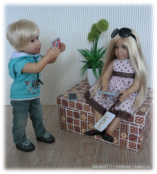 Мальчик с девочкой дружил, ей цветы всегда дарил