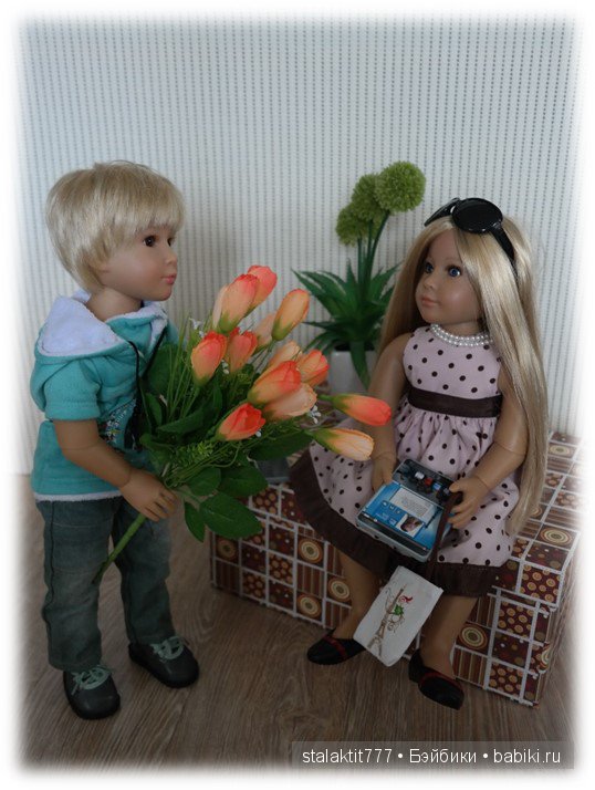 Мальчик с девочкой дружил, ей цветы всегда дарил