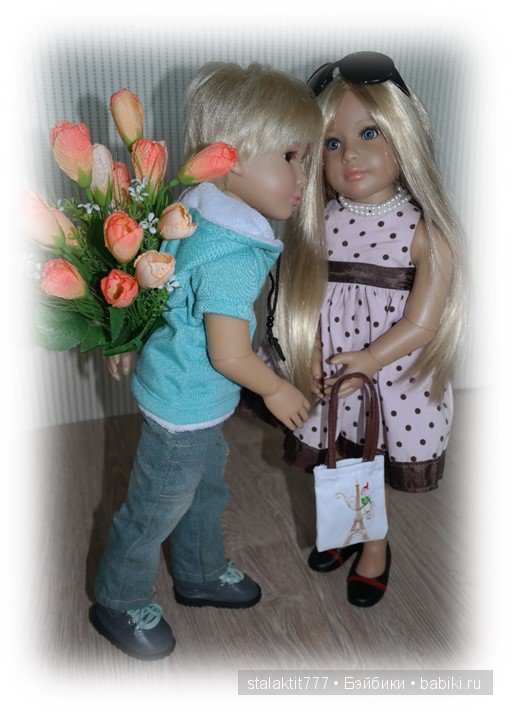 Мальчик с девочкой дружил, ей цветы всегда дарил