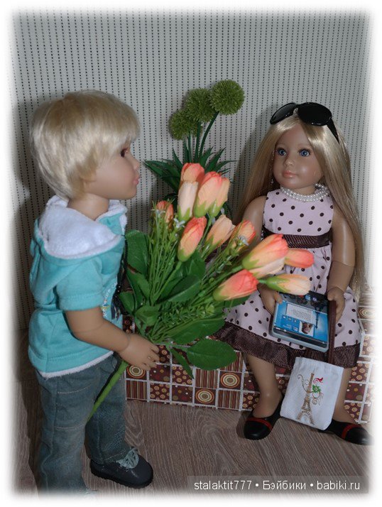 Мальчик с девочкой дружил, ей цветы всегда дарил