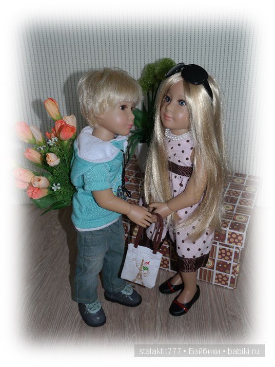 Мальчик с девочкой дружил, ей цветы всегда дарил