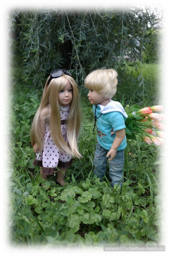 Мальчик с девочкой дружил, ей цветы всегда дарил