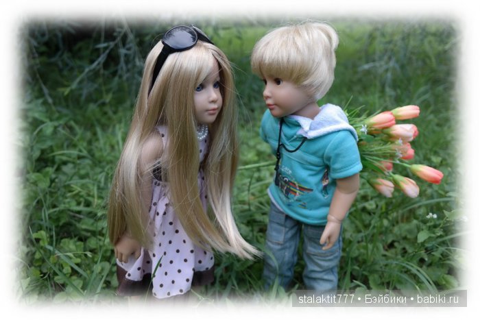 Мальчик с девочкой дружил, ей цветы всегда дарил