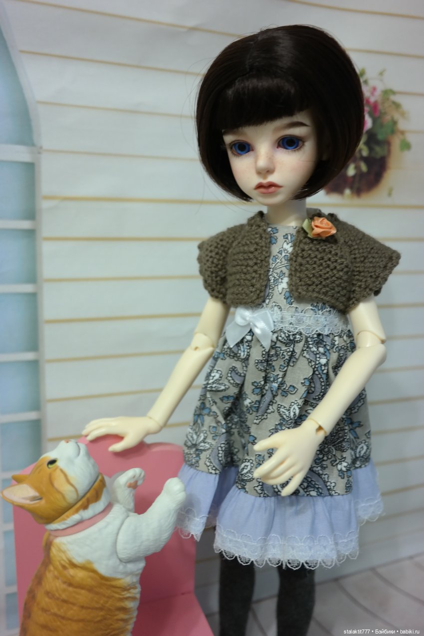 Алиса. Чуть романтичнее. И кот, конечно же кот