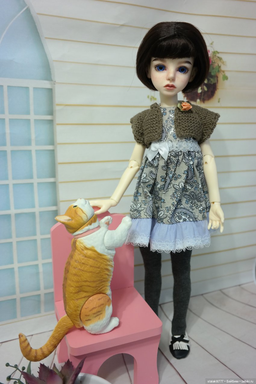 Алиса. Чуть романтичнее. И кот, конечно же кот