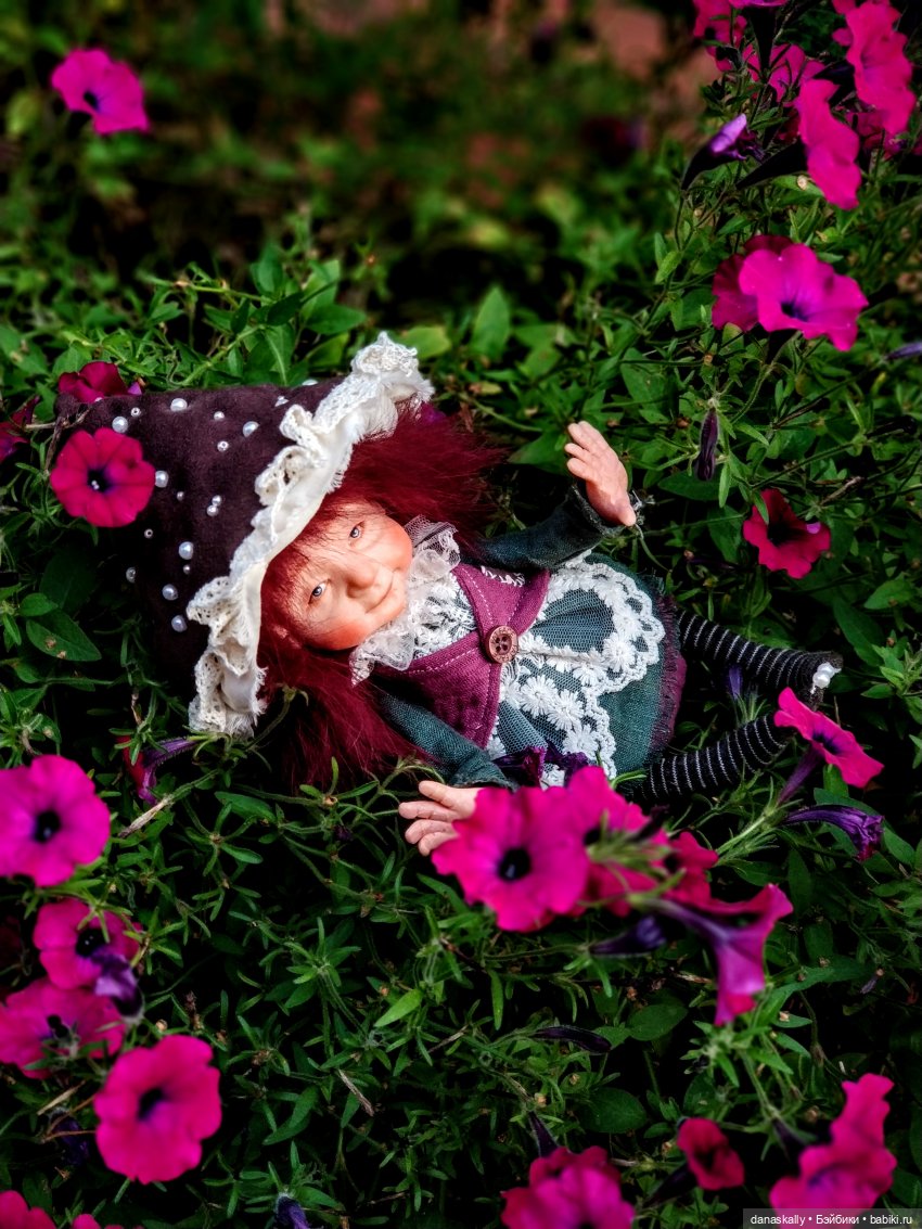 Беатрис от Хейди Отт пробирается в сад