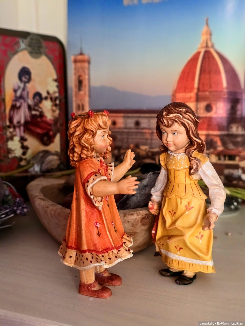 Деревянные коллекционные фигурки итальянской фабрики Dolfi Елена и Элизабет (фото 4)