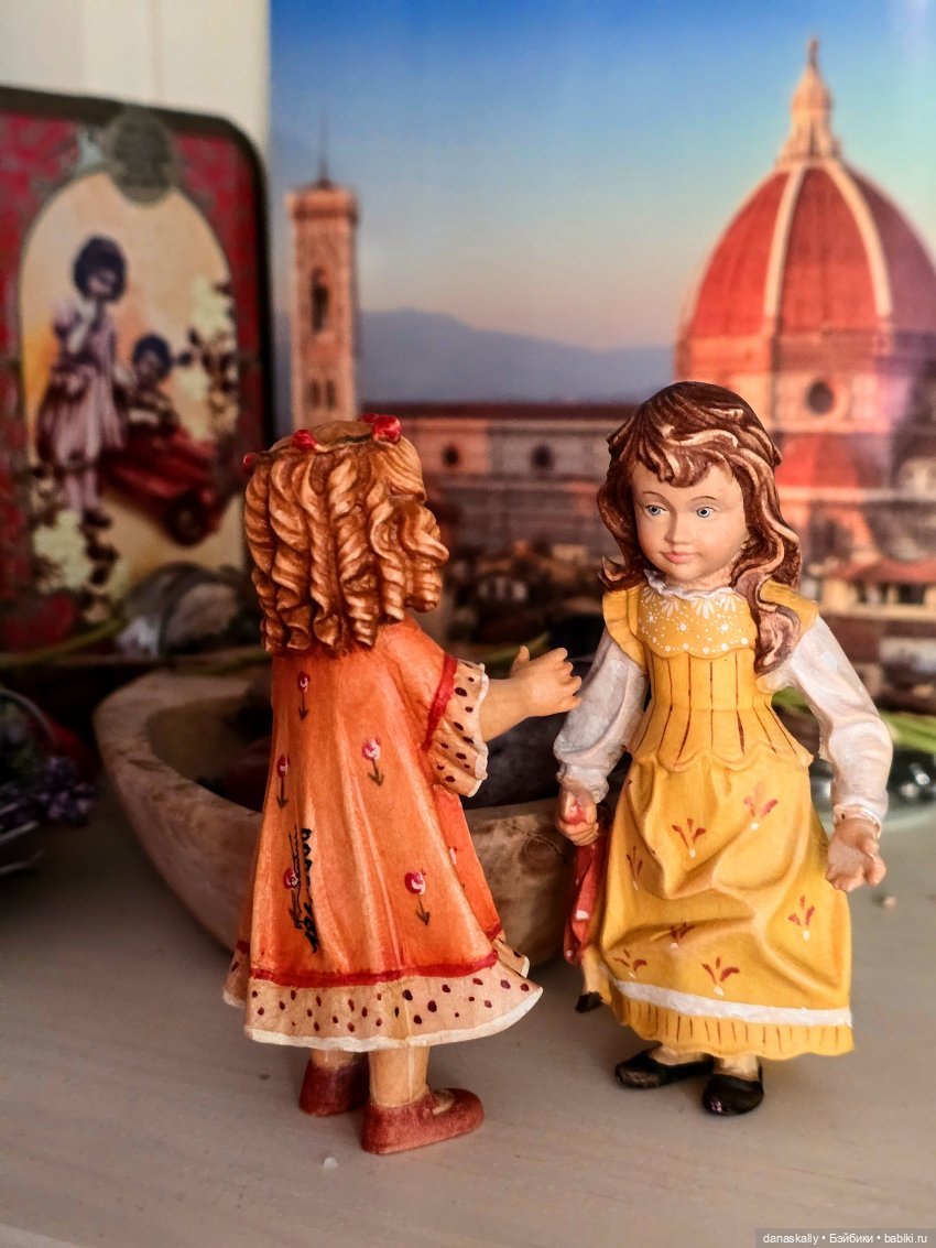 Деревянные коллекционные фигурки итальянской фабрики Dolfi Елена и Элизабет (фото 6)