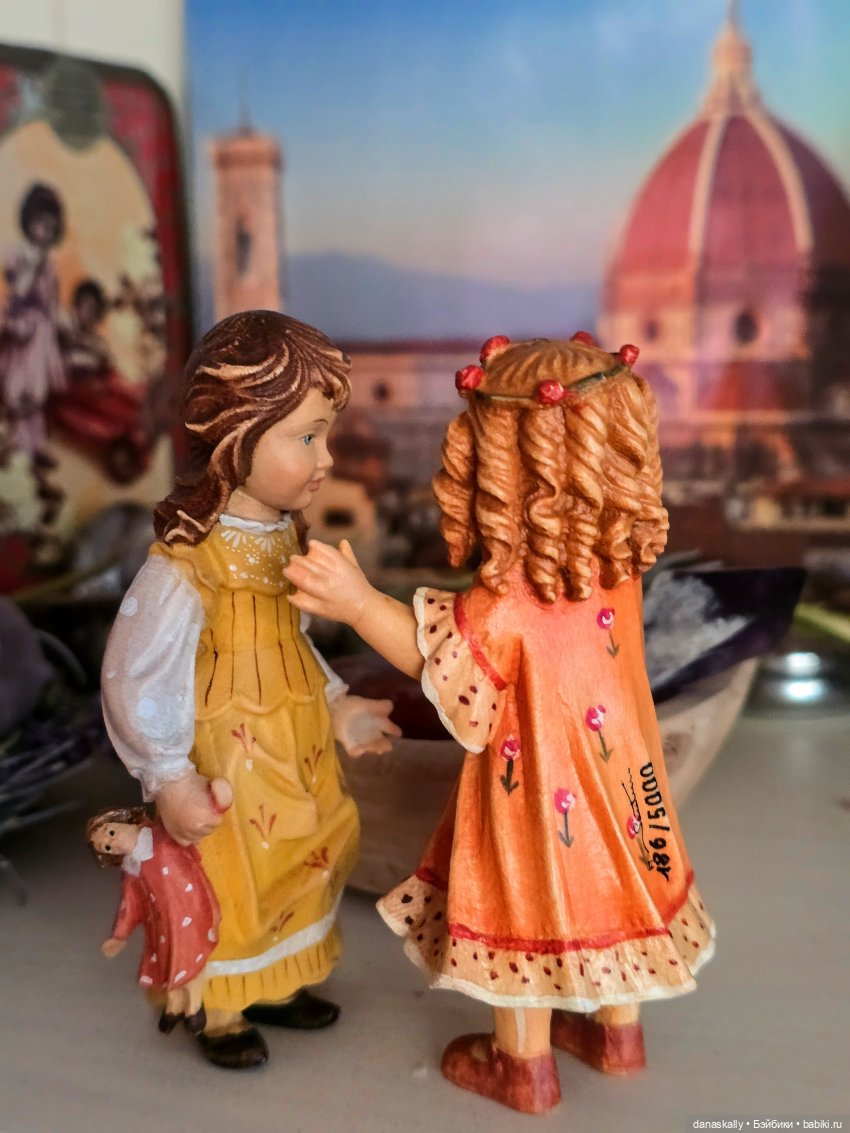 Деревянные коллекционные фигурки итальянской фабрики Dolfi Елена и Элизабет (фото 2)