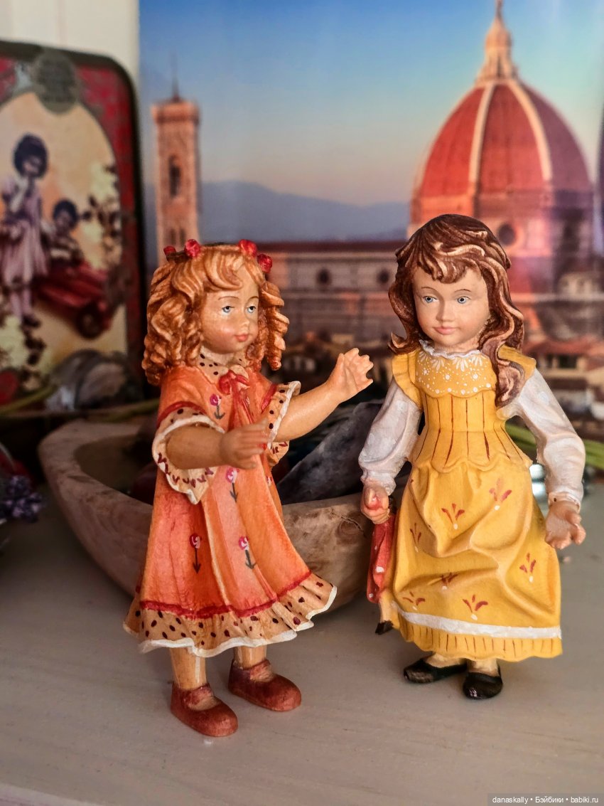 Деревянные коллекционные фигурки итальянской фабрики Dolfi Елена и Элизабет (фото 5)