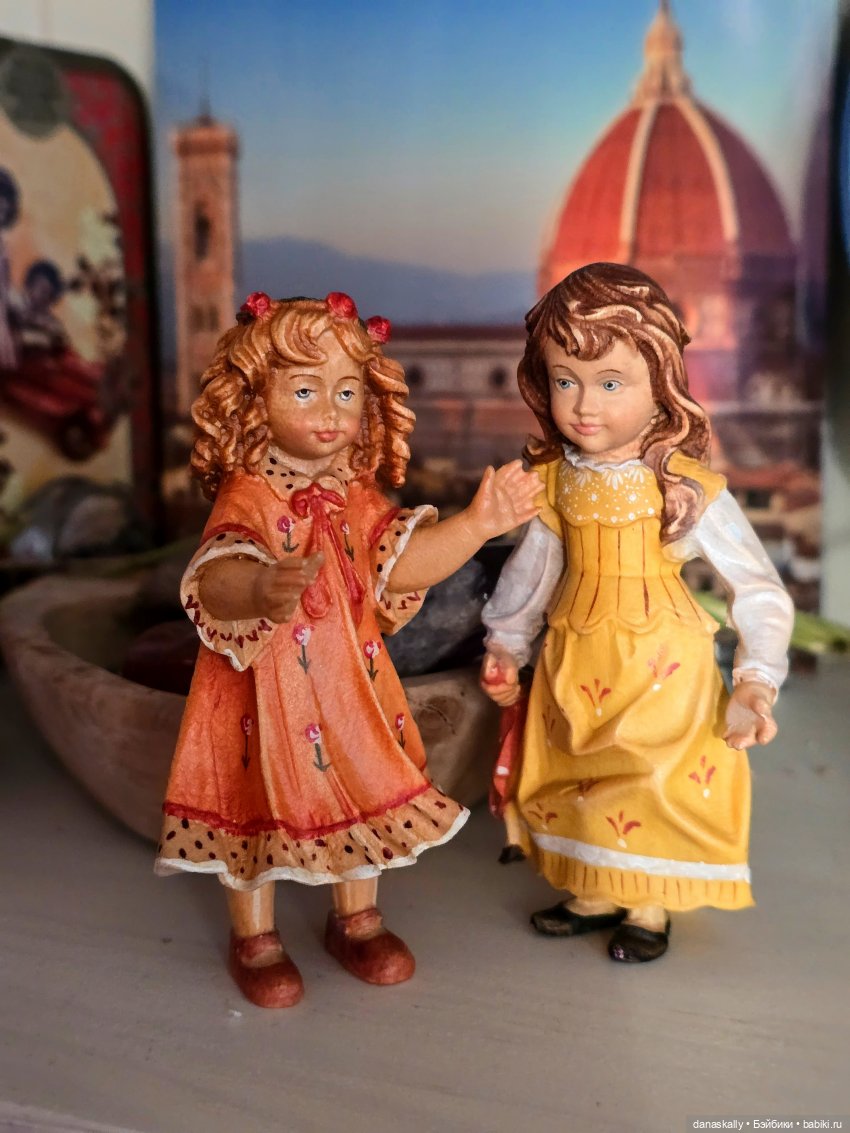 Деревянные коллекционные фигурки итальянской фабрики Dolfi Елена и Элизабет (фото 8)