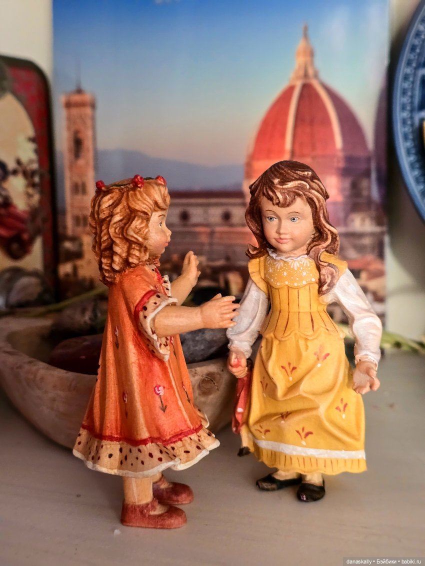Деревянные коллекционные фигурки итальянской фабрики Dolfi Елена и Элизабет (фото 7)