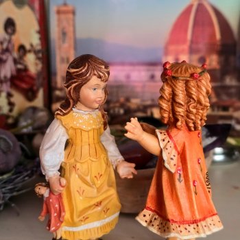 Деревянные коллекционные фигурки итальянской фабрики Dolfi  Елена и Элизабет