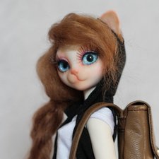 Шарнирная кошка Лора - школьница