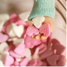 Разноцветные шары не растут на елке