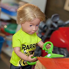 Им салютует шум прибоя, в глазах их - небо голубое... Ничем орлят не испугать! Орлята учатся летать