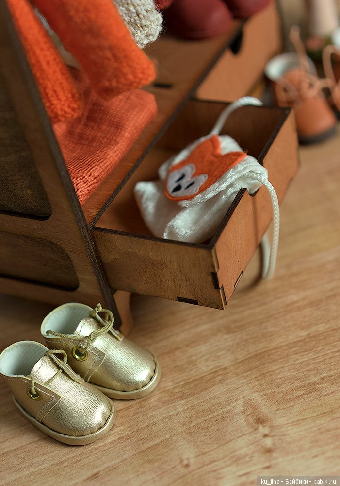 Вдруг упала шишка, прямо мишке в лоб! Рассердился мишка и ногою ТОП