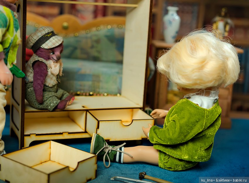 Вдруг упала шишка, прямо мишке в лоб! Рассердился мишка и ногою ТОП