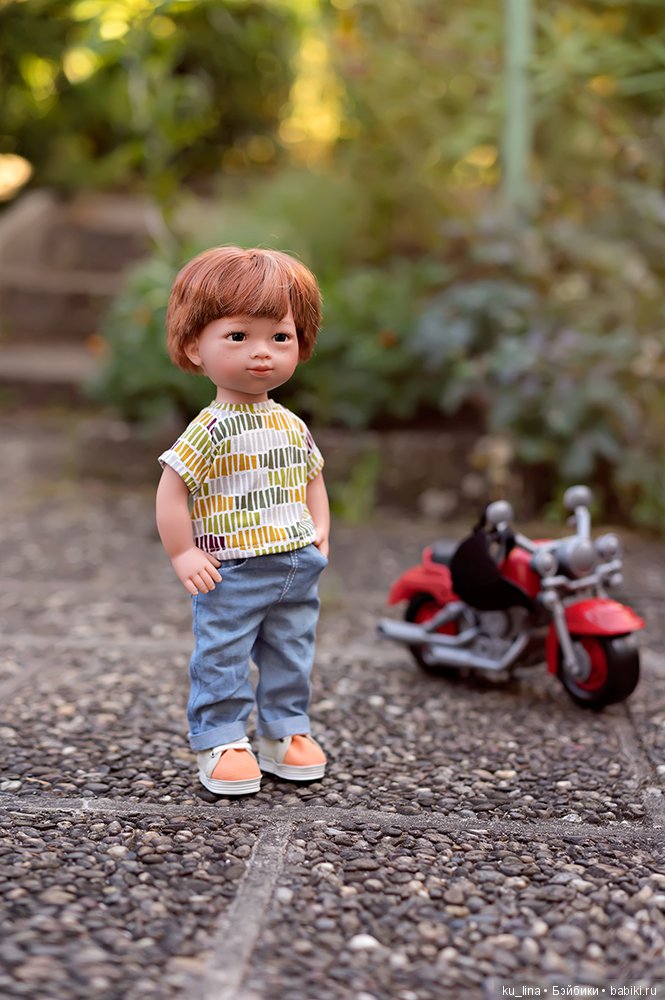 Король оранжевое лето, голубоглазый мальчуган, фонтаны ультрафиолета включает в небе по утрам