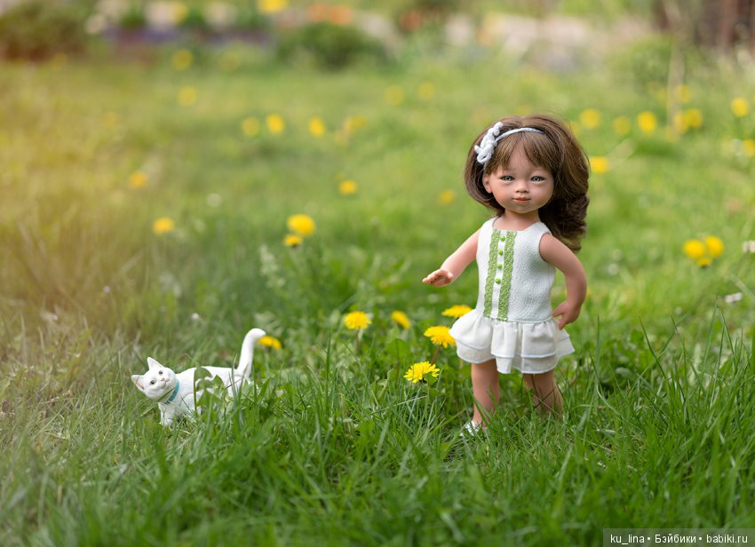 Король оранжевое лето, голубоглазый мальчуган, фонтаны ультрафиолета включает в небе по утрам