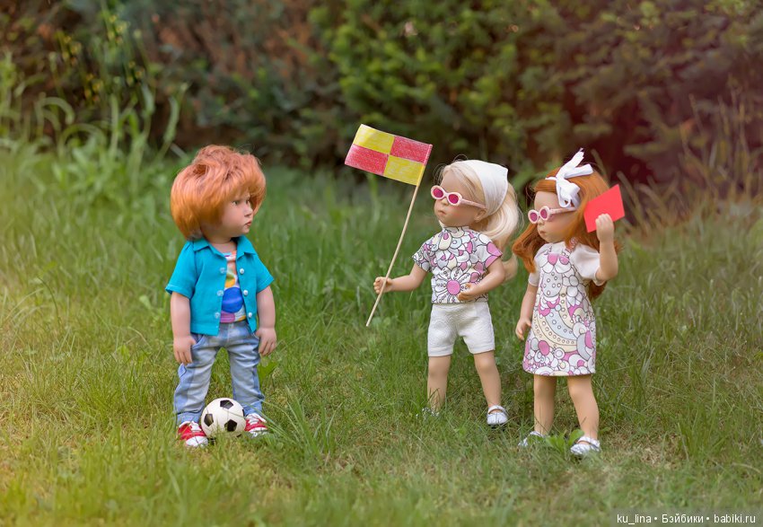 Король оранжевое лето, голубоглазый мальчуган, фонтаны ультрафиолета включает в небе по утрам