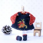 Вышивка на кукольных платьях.