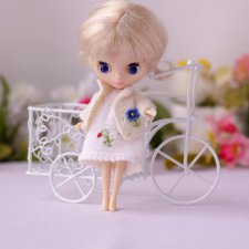 Удивительно тоненькая Petite Blythe