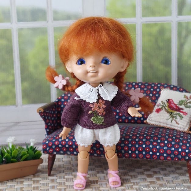 Микро вышивка на миниатюрной кукольной одежде