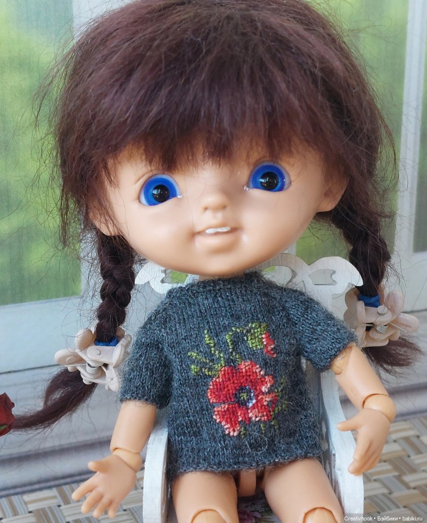 Микро вышивка на миниатюрной кукольной одежде (фото 2)