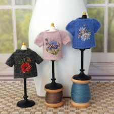 Микро вышивка на миниатюрной кукольной одежде