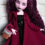 Элоиза - Красная Шапочка в бордовом пальто