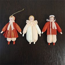 Елочные игрушки из гофрированной бумаги в советском стиле.