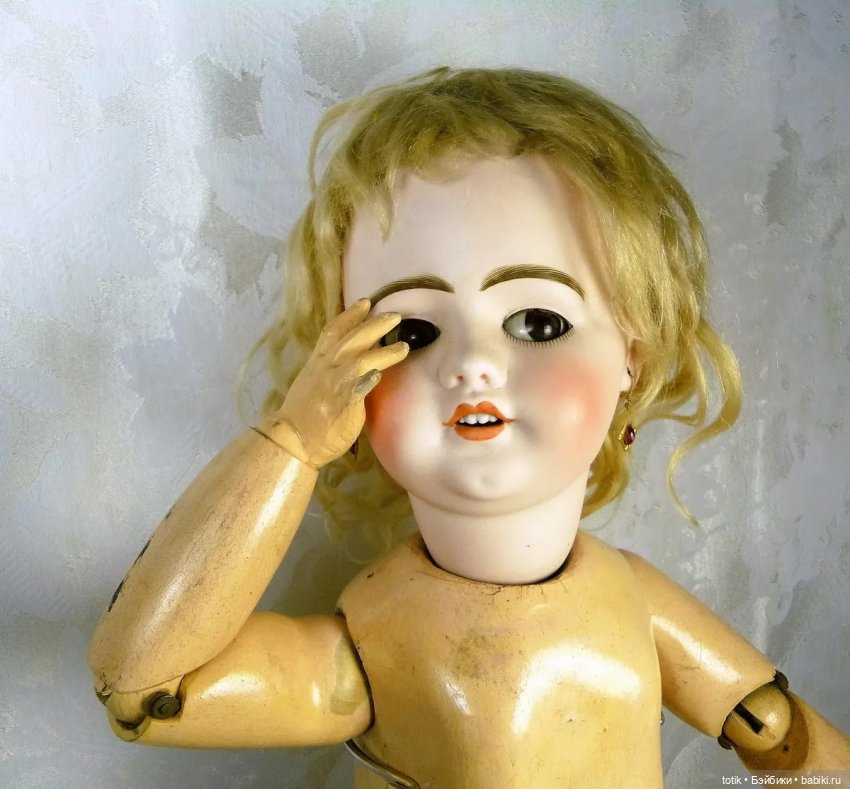 Пускающая поцелуи кукла Флейшман