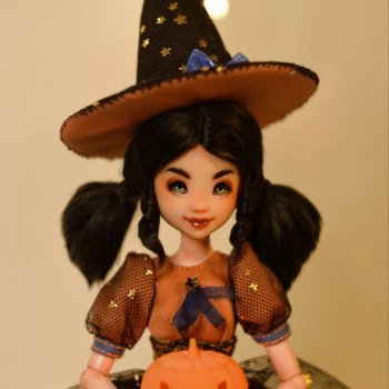 Хеллоуинская ведьмочка