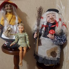 Три девицы под окном, колдовали вечерком