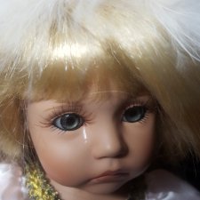 Может кто-то подскажет? Про куклу Линды Рик из серии «Key to My Heart» —  «Now many frogs...Must i kiss»(«Нынче много лягушек… Должна ли я их целовать?»)