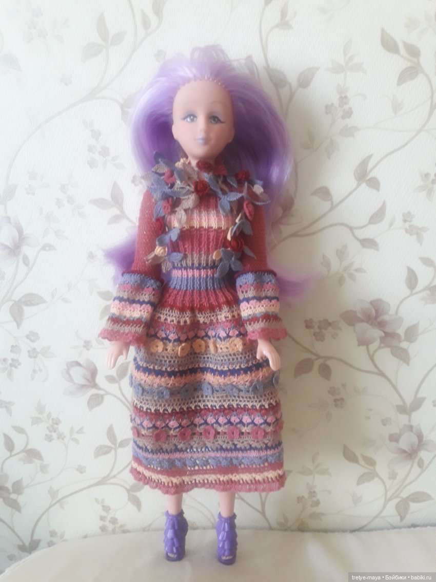 Очень приятная осенняя девочка. Мы в гости.